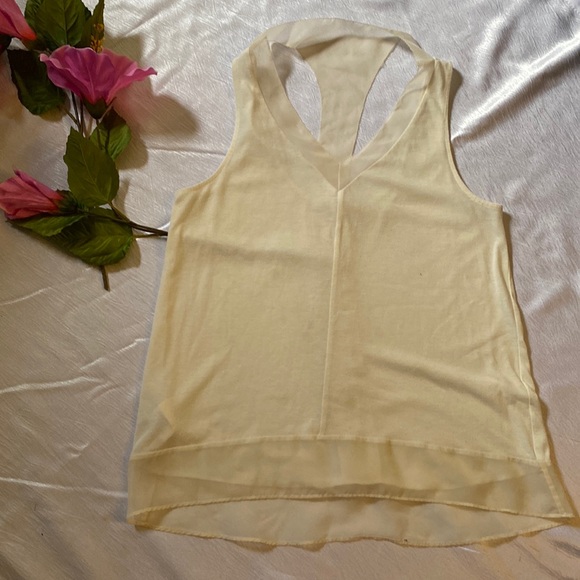🤍🤍🤍BCBG OFF WHITE SILK TOP Medium🤍🤍🤍 - Picture 2 of 5